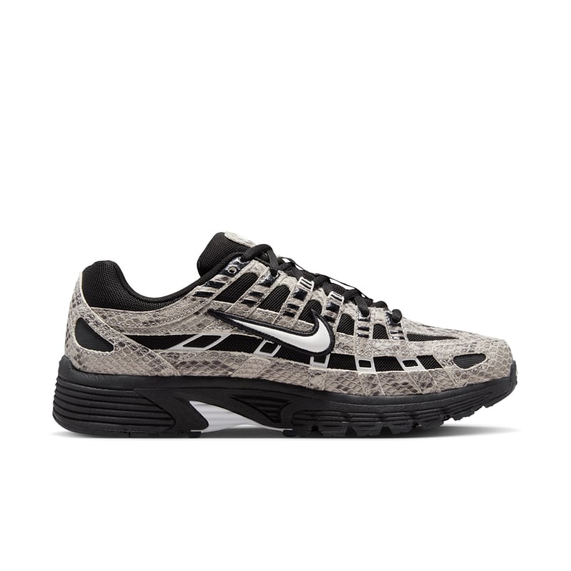 Nike P-6000 SE ‘Snakeskin’ sneakers "Summit White & Black" | Dame | Sportstyle | 02 | SPORTSHOWROOM