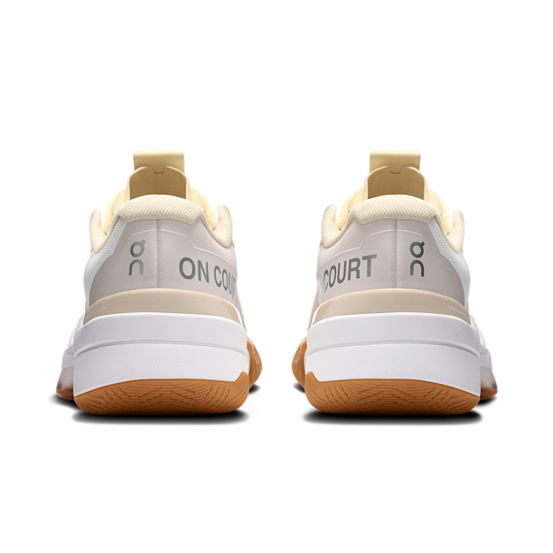 On THE ROGER Pro Fire sneakers "Ivory & Sand" | Dame | Sportstyle | 05 | SPORTSHOWROOM