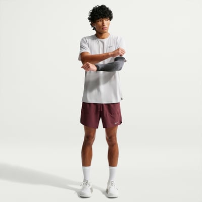 Nike Stride Dri-FIT 7" 2-in-1 Shorts "Light Boulder" | Herren | Laufen | 01 | SPORTSHOWROOM