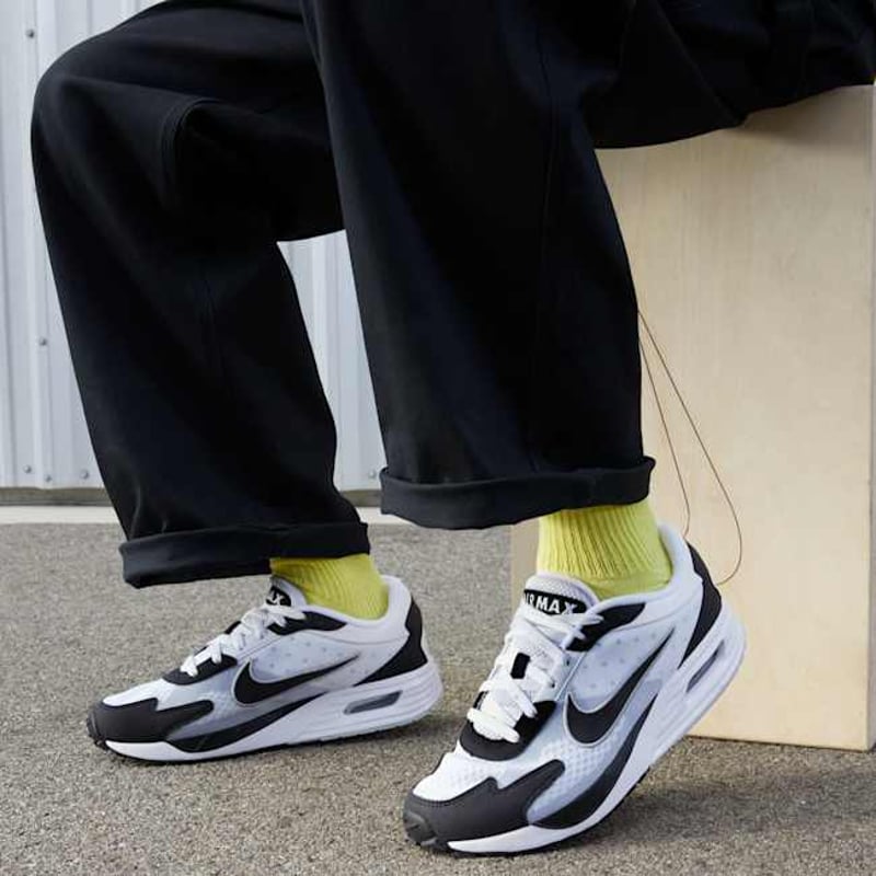 Nike Air Max Solo DX3666-100 02