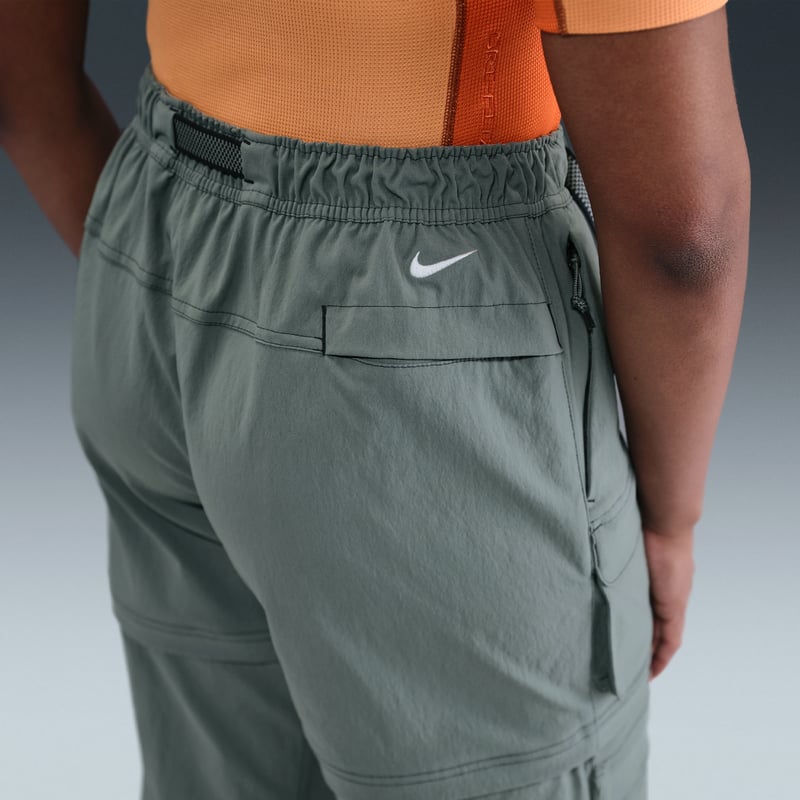 Nike ACG "Smith Summit" Zip-off Bukse "Clay Green & Seaweed" | Dame | | 03 | SPORTSHOWROOM