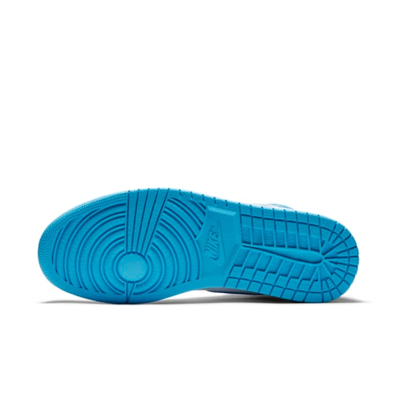 Jordan 1 Retro High OG 555088-117 02