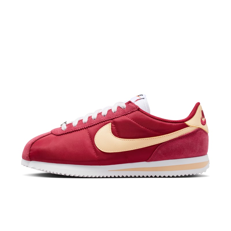 Nike Cortez Textile Sneaker "Team Crimson & Ice Peach" | Damen | Sportstyle | 01 | SPORTSHOWROOM