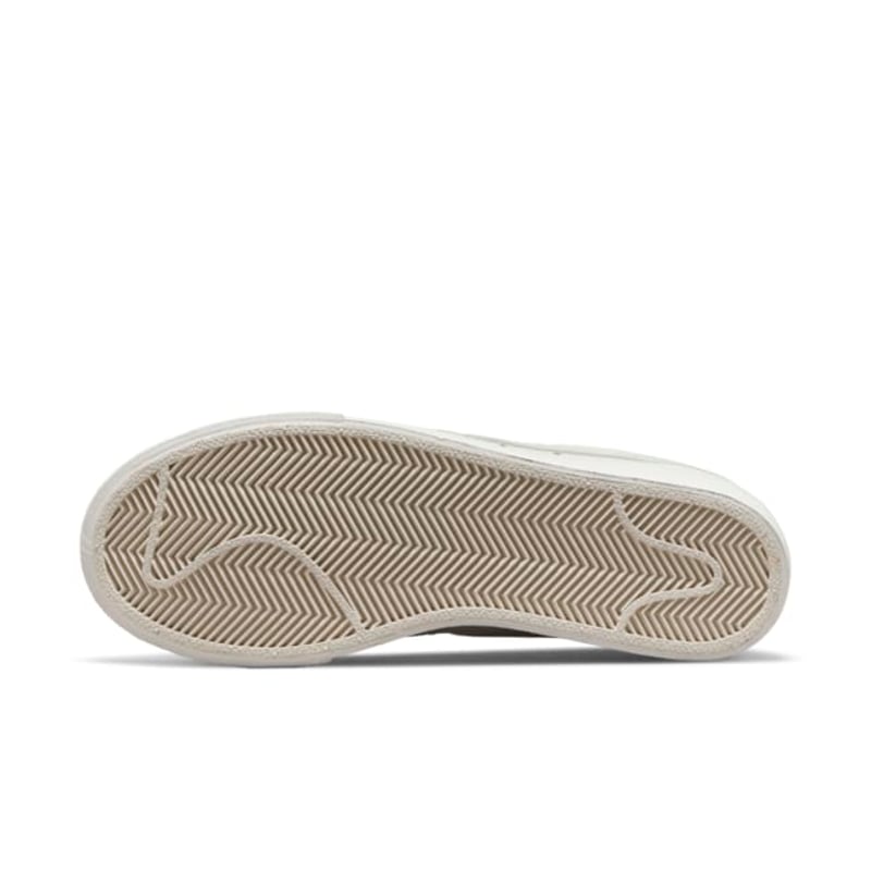 Nike Blazer Low Platform DJ0292-105 03