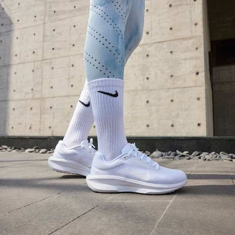 Nike Winflo 11 FJ9510-100 02