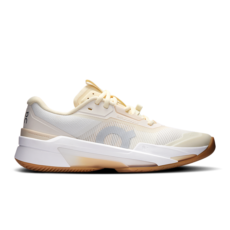 On THE ROGER Pro Fire sneakers "Ivory & Sand" | Dame | Sportstyle | 01 | SPORTSHOWROOM