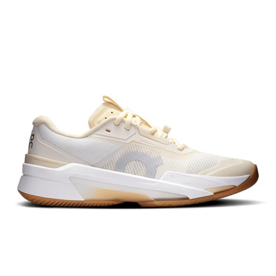 On THE ROGER Pro Fire sneakers "Ivory & Sand" | Dame | Sportstyle | 01 | SPORTSHOWROOM