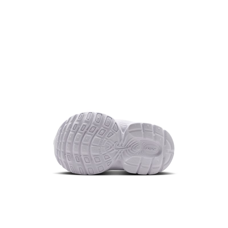Nike V5 RNR HQ6413-104 02