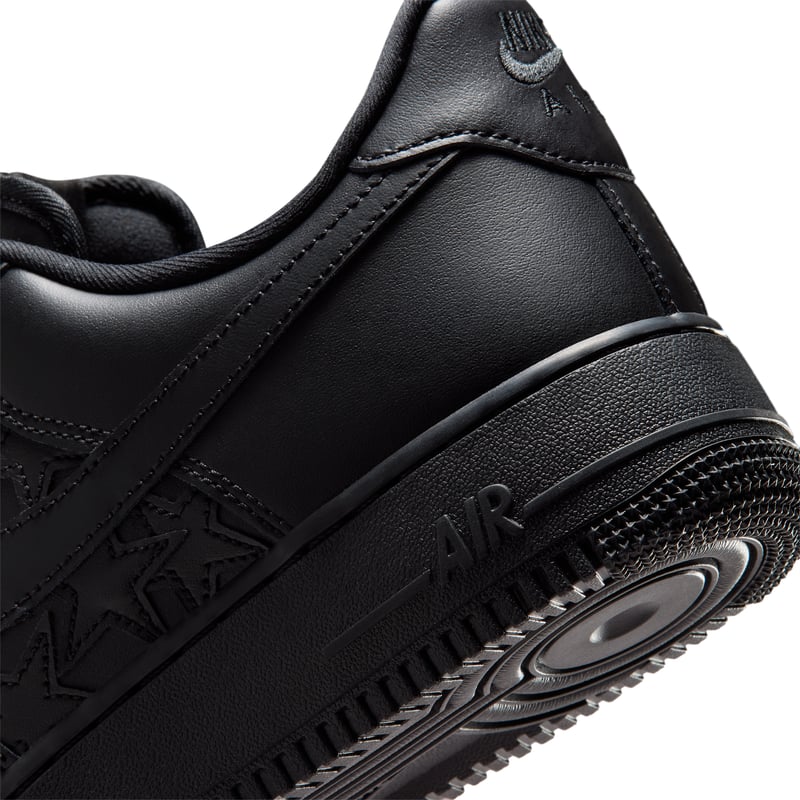 Tenisky Nike Air Force 1 '07 Edge ‘Stars’ "Triple Black" | Muži | Sportstyle | 07 | SPORTSHOWROOM