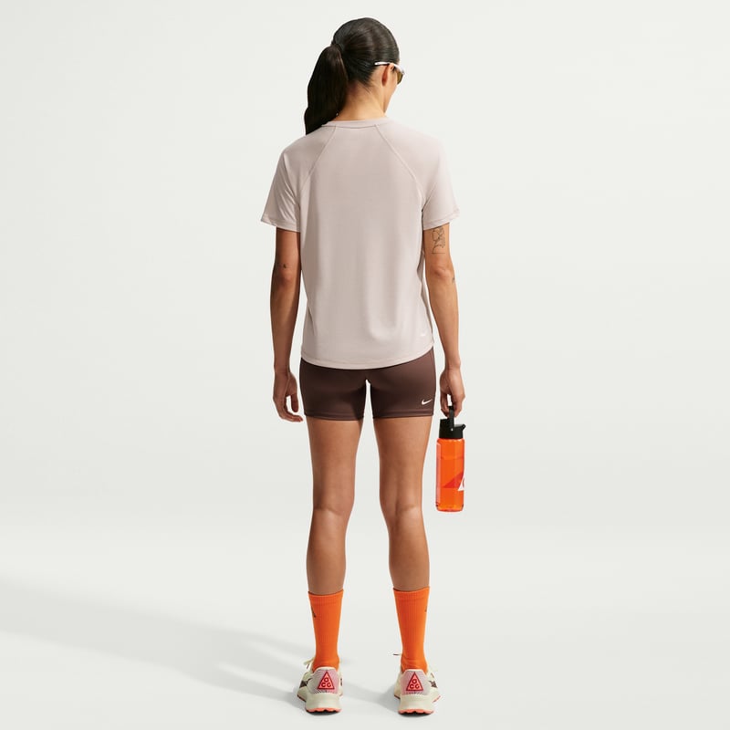 Camiseta Nike ACG Dri-FIT "Cream II" | Mujer | Aire Libre | 05 | SPORTSHOWROOM