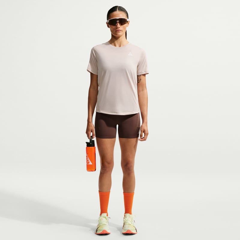 Camiseta Nike ACG Dri-FIT "Cream II" | Mujer | Aire Libre | 04 | SPORTSHOWROOM