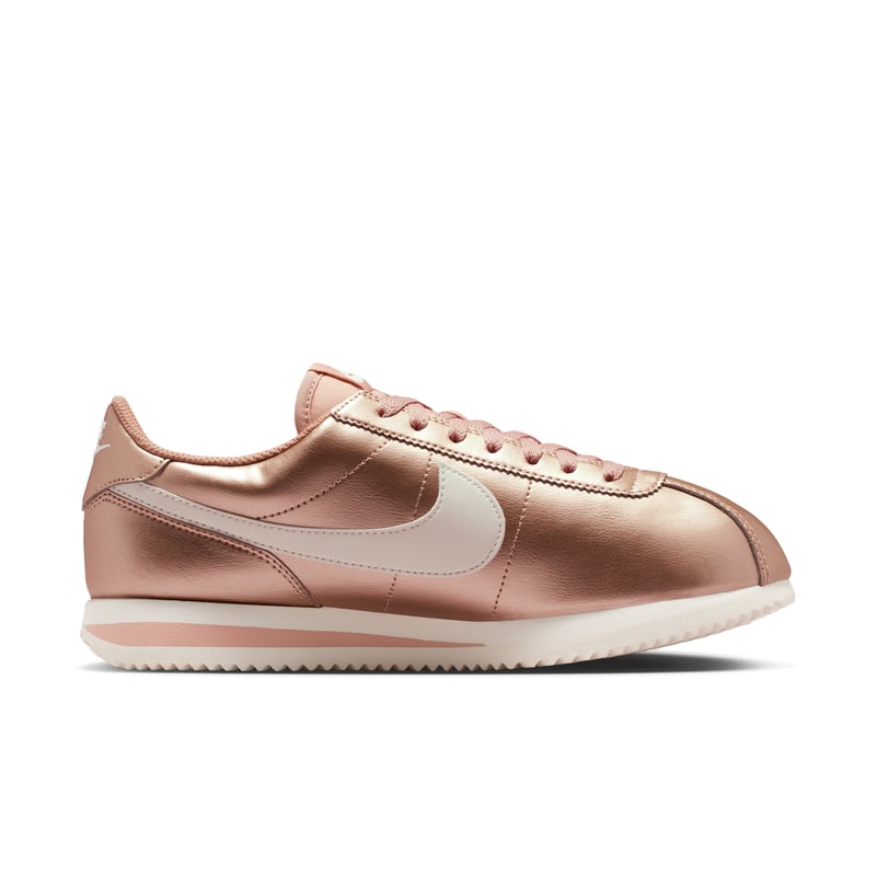 Nike Cortez sneakers "Metallic Red Bronze & Rose Whisper" | Dame | Sportstyle | 03 | SPORTSHOWROOM