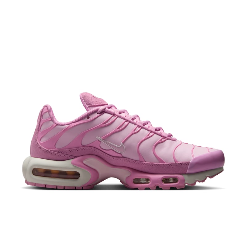 Superge Nike Air Max Plus Suede "Pink Rise" | Ženske | Sportstyle | 03 | SPORTSHOWROOM