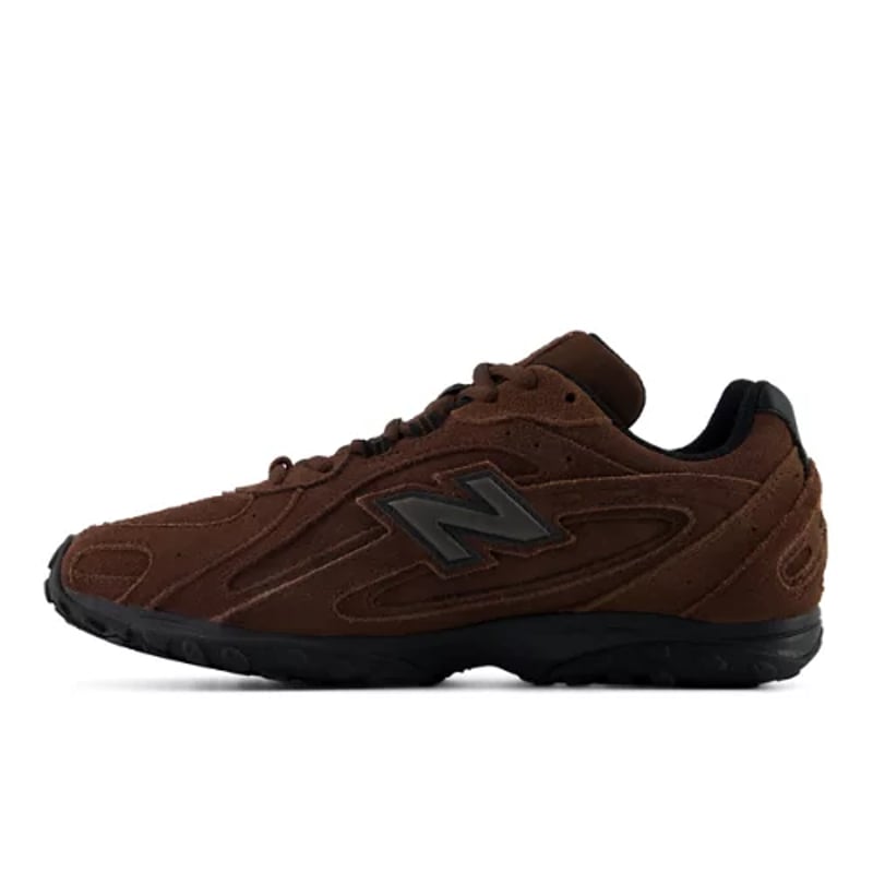 New Balance 204L sneakerit "Pumpernickel & Black" | Miehet & Naiset | Sportstyle | 01 | SPORTSHOWROOM