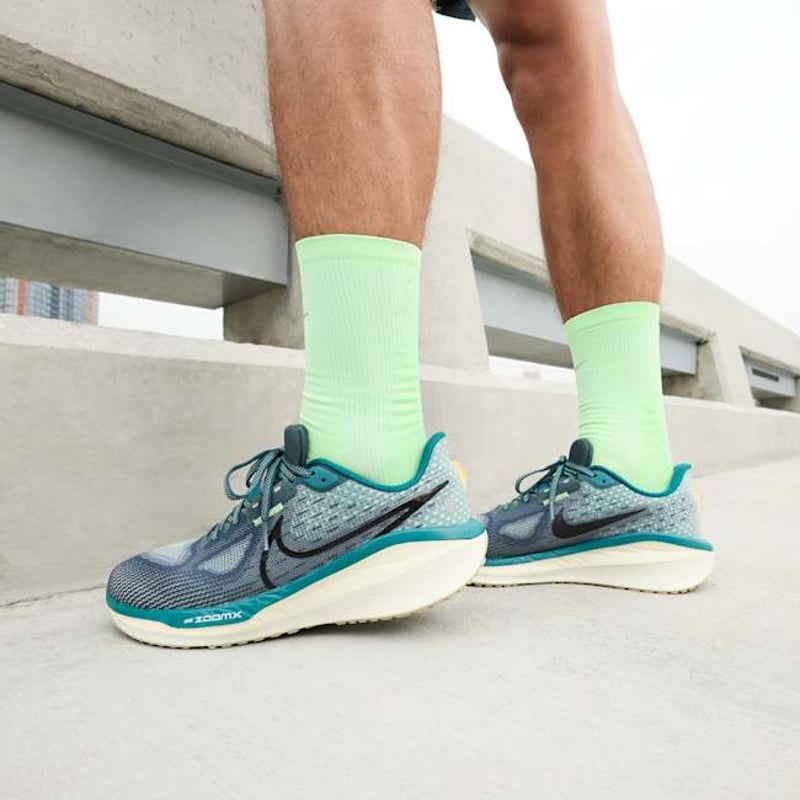 Nike Vomero 17 FB1309-300 02
