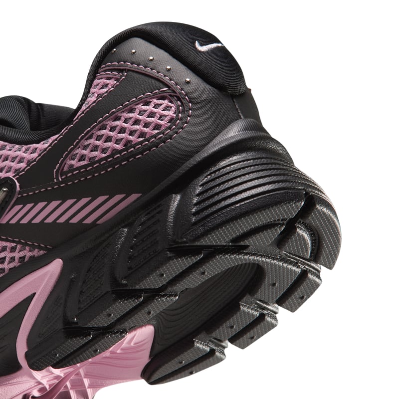 Nike V5 RNR Sneaker "Black & Medium Soft Pink" | Damen | Sportstyle | 08 | SPORTSHOWROOM