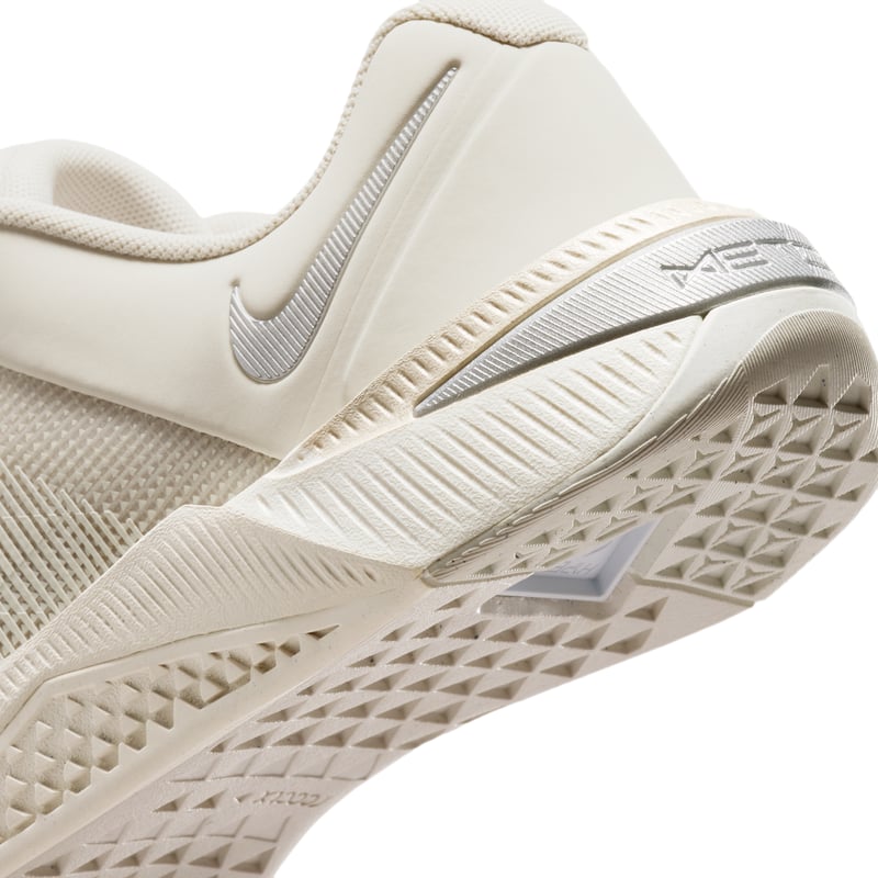 Buty treningowe Nike Metcon 10 "Light Orewood Brown & Phantom" | Kobiety | Trening | 08 | SPORTSHOWROOM