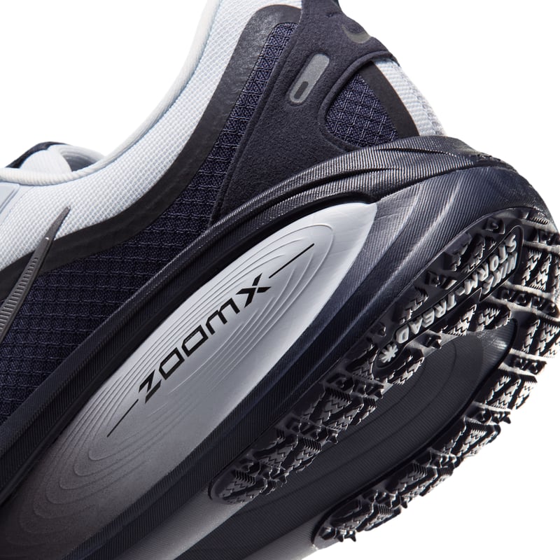 Nike Vomero 18 GORE-TEX løpesko "Football Grey & Metallic Dark Grey" | Herre | Løping | 08 | SPORTSHOWROOM
