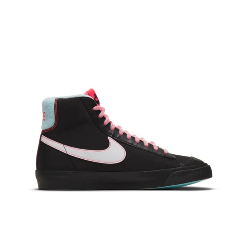 Nike Blazer Mid '77 DD7710-001 03