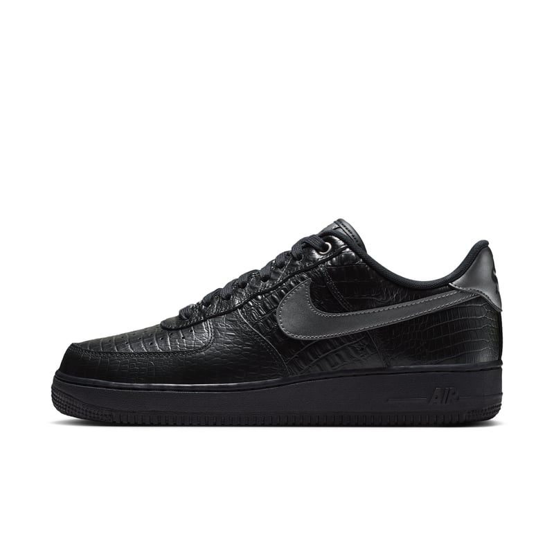 Nike Air Force 1 '07 ‘Crocodile’ Sneaker "Black & Metallic Dark Grey" | Herren | Sportstyle | 01 | SPORTSHOWROOM