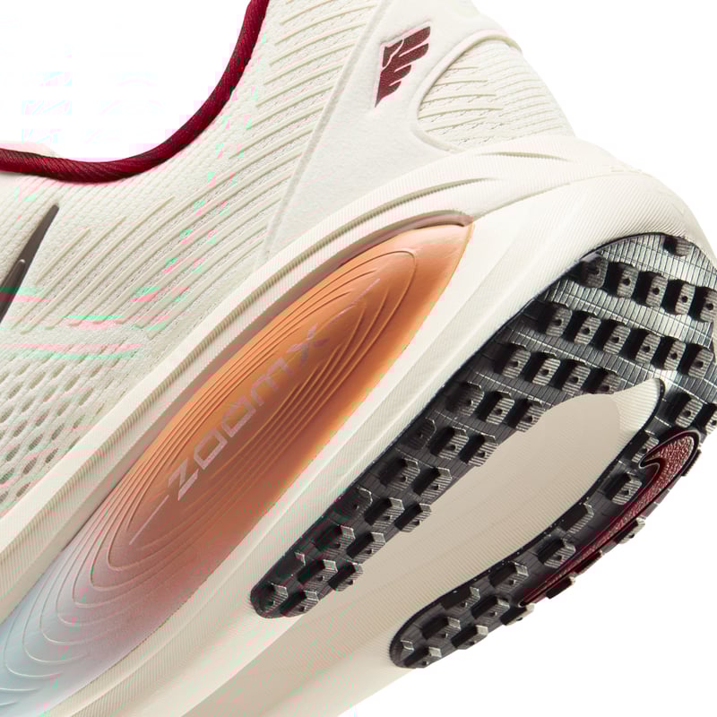 Nike Vomero 18 IQ1131-120 08