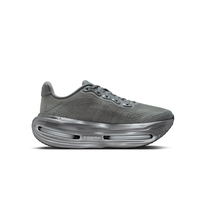 Nike Vomero Premium x Isamaya Ffrench löparskor "Smoke Grey" | Kvinnor | Löpning | 03 | SPORTSHOWROOM