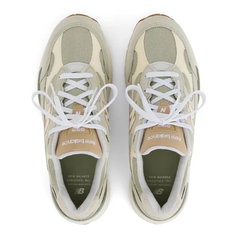 New Balance 992 Made in USA sneakerit "Olivine & Incense" | Miehet & Naiset | Sportstyle | 01 | SPORTSHOWROOM