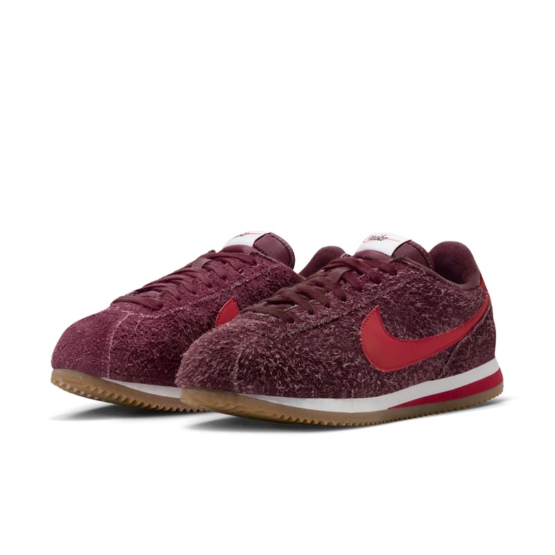 Superge Nike Cortez Suede "Pink Smoke & University Red" | Ženske | Sportstyle | 05 | SPORTSHOWROOM