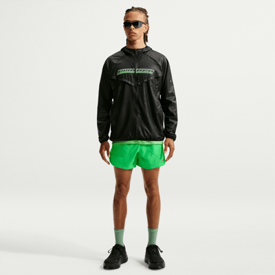 Nike Stride Dri-FIT Brief-Lined Shorts "Green Spark" | Herren | Laufen | 01 | SPORTSHOWROOM