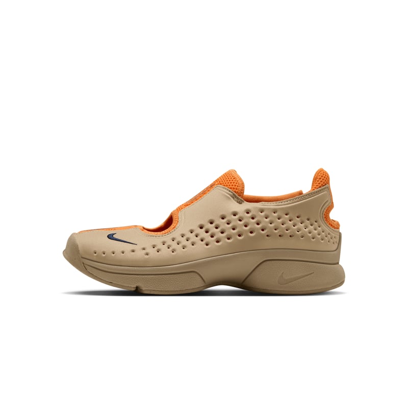 Nike Air Rift 2 sneakers "Vivid Orange & Yukon Tan" | Kvinnor | Sportstyle | 01 | SPORTSHOWROOM