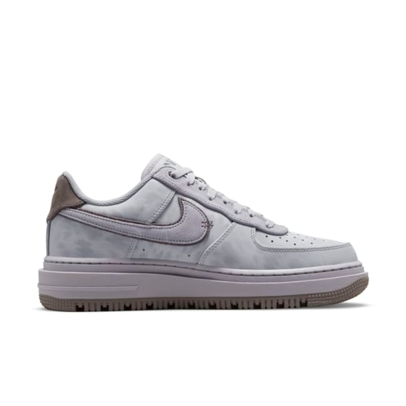 Nike Air Force 1 Luxe DD9605-500 03