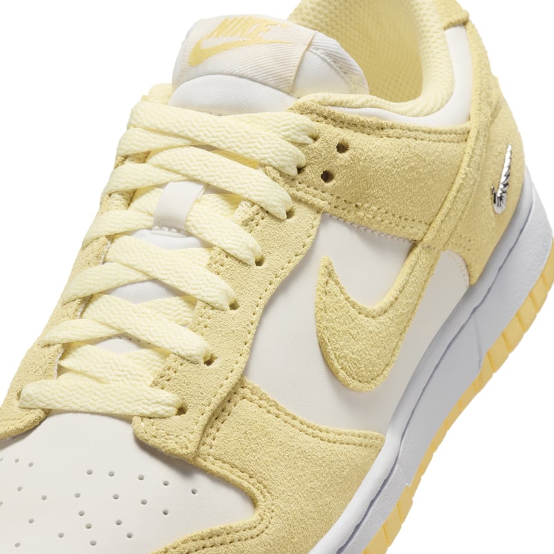 Nike Dunk Low Suede sneakers "Sail & Soft Yellow" | Dame | Sportstyle | 07 | SPORTSHOWROOM