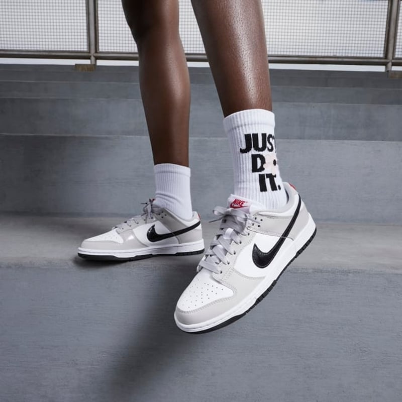Nike Dunk Low Essential DQ7576-001 02