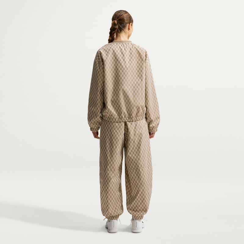 NikeCourt Court Collection Mid-Rise Loose Byxor "Parachute Beige" | Kvinnor | Tennis | 05 | SPORTSHOWROOM