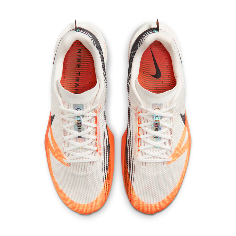 Trailová bežecká obuv Nike Kiger 10 "Summit White & Total Orange" | Muži | Vonkajšie | 04 | SPORTSHOWROOM
