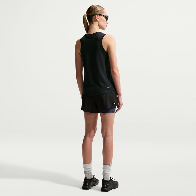Camisola sem mangas Nike ACG "Solar Chase" Dri-FIT "Black & Summit White" | Mulher | Exterior | 05 | SPORTSHOWROOM