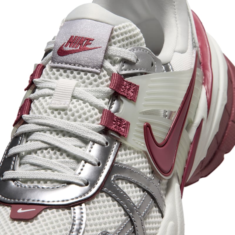 Nike V2K Run trainers "Summit White & Pink Smoke" | Women | SportStyle | 07 | SPORTSHOWROOM