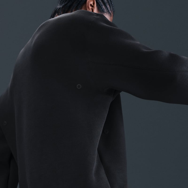 Nike Tech Fleece Loose Fit Crew HV6537-010 02