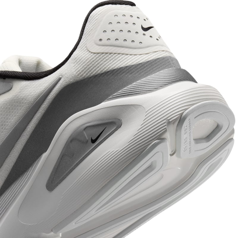 Nike Structure 26 futócipők "Summit White & Black" | Férfi | Futás | 08 | SPORTSHOWROOM