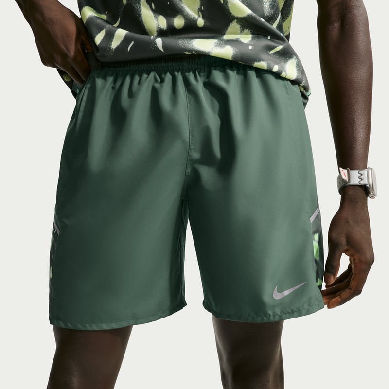 Pantalones cortos Nike Miler Dri-FIT Brief-Lined "Camo Green & Light Lemon Twist" | Hombre | Correr | 02 | SPORTSHOWROOM