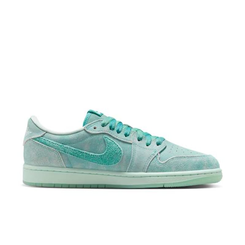 Jordan 1 Retro Low OG HQ8111-300 03