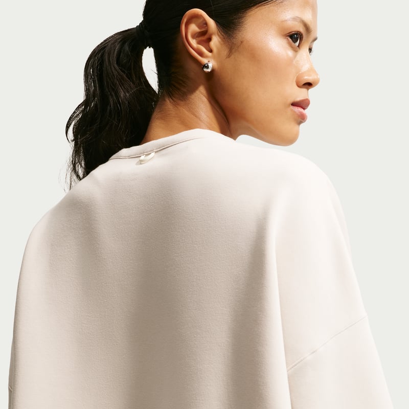 Nike 24.7 ImpossiblySoft Dri-FIT Oversized Crew HQ8193-104 02