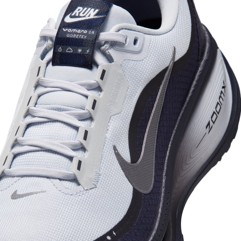 Nike Vomero 18 GORE-TEX løpesko "Football Grey & Metallic Dark Grey" | Herre | Løping | 07 | SPORTSHOWROOM