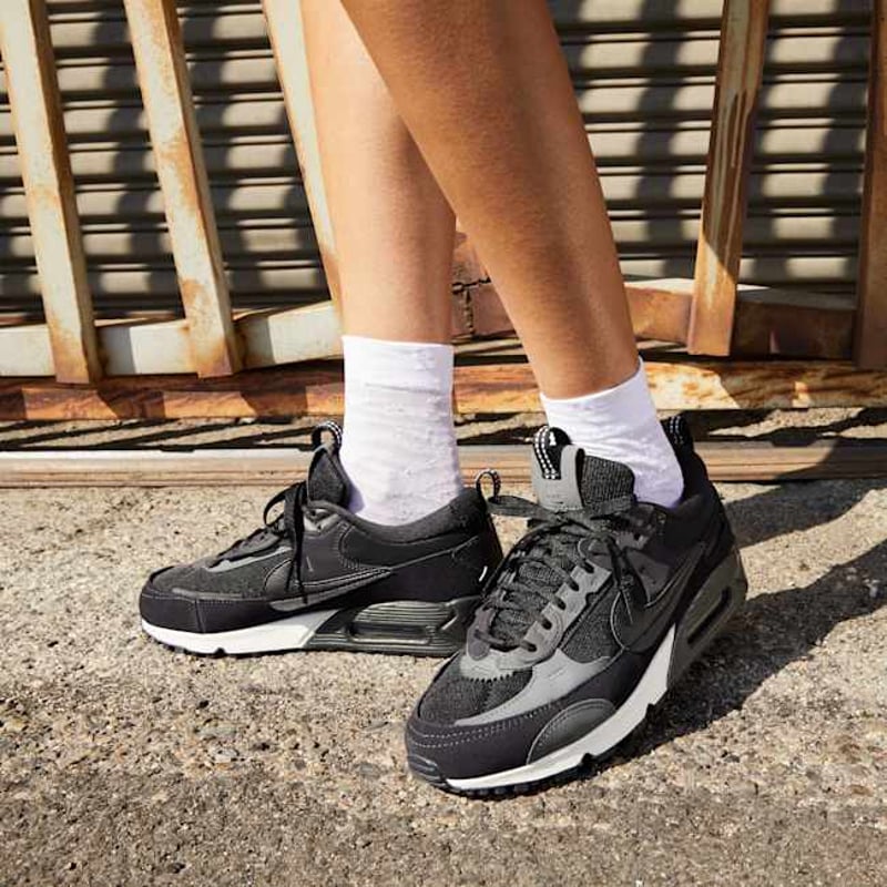 Nike Air Max 90 Futura DM9922-003 02