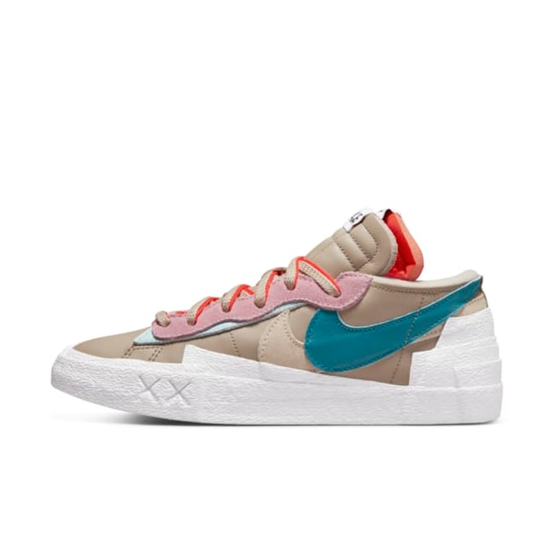 Nike Blazer Low x KAWS x sacai DM7901-200 01