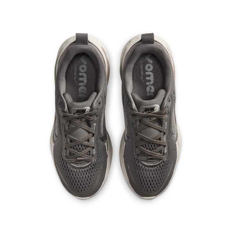 Nike Vomero 18 HQ2157-200 04