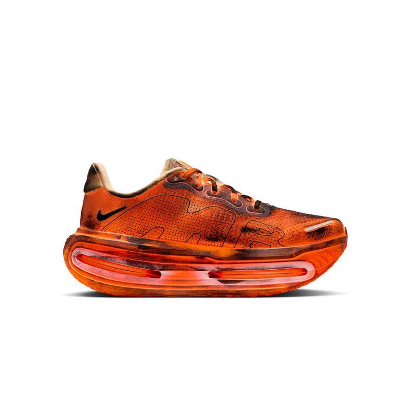 Buty do biegania Nike Vomero Premium x Melitta Baumeister "Total Orange & Orange Chalk" | Kobiety | Bieganie | 03 | SPORTSHOWROOM