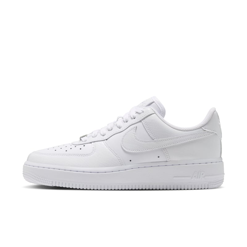 Nike Air Force 1 '07 Sneaker "White & Metallic Silver" | Damen | Sportstyle | 01 | SPORTSHOWROOM