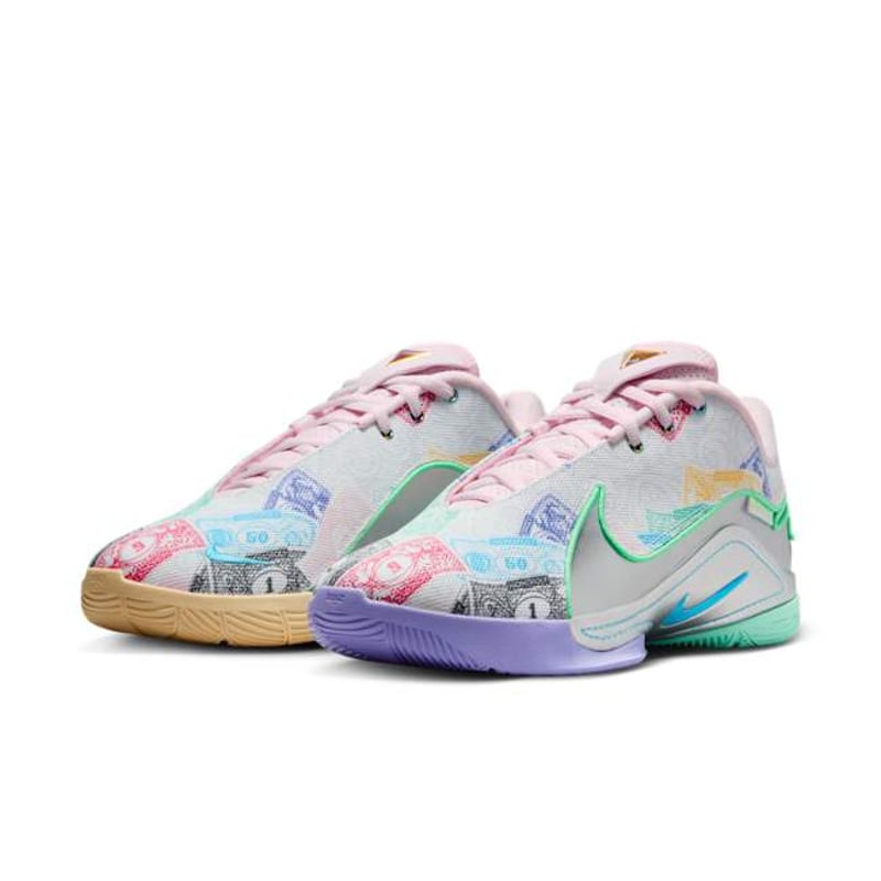 Nike LeBron 22 x Monopoly FZ1098-100 05
