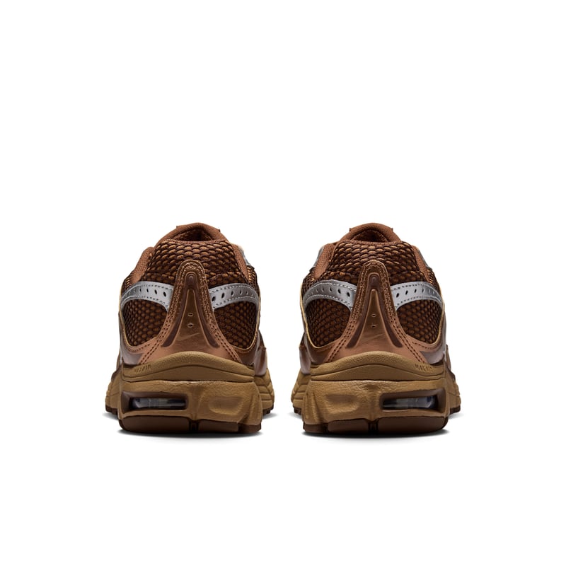 Nike Air Max Moto 2K Sneaker "Light British Tan & Cacao Wow" | Damen | Sportstyle | 06 | SPORTSHOWROOM